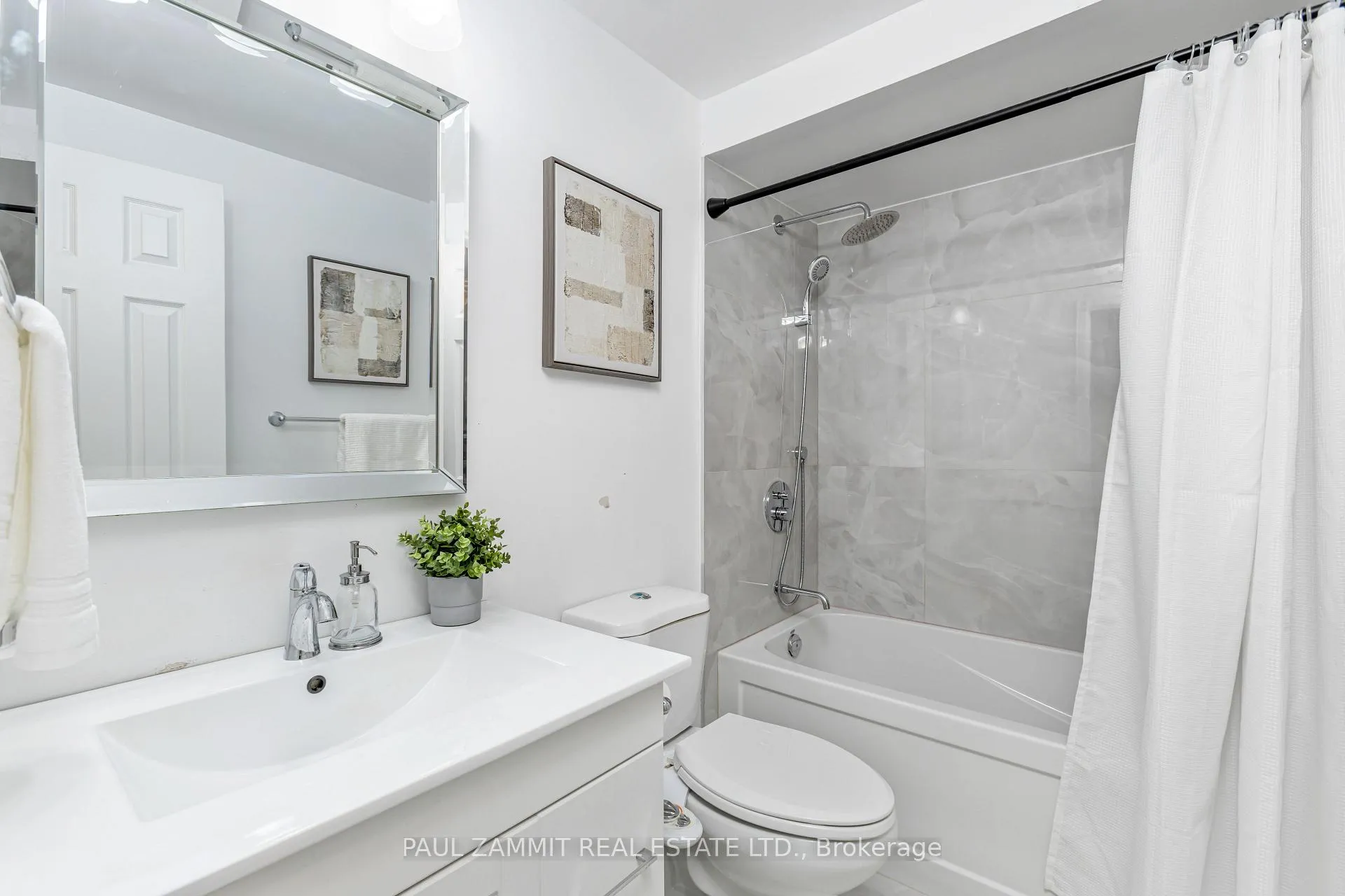 Photo 17 of 119 Confederation Way, Markham, Thornhill — HOMEH