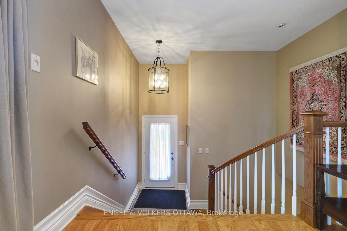 Photo 4 of 27 Bittern Court, Ottawa, Rockcliffe — HOMEH