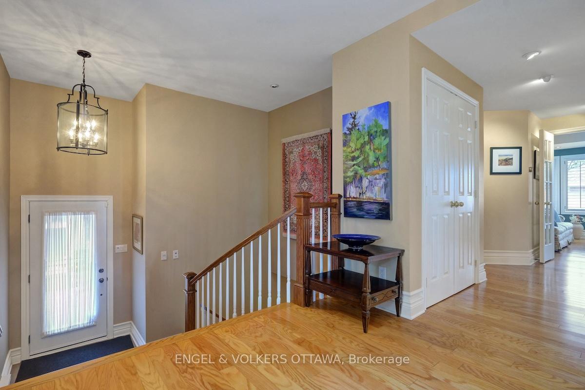 Photo 5 of 27 Bittern Court, Ottawa, Rockcliffe — HOMEH