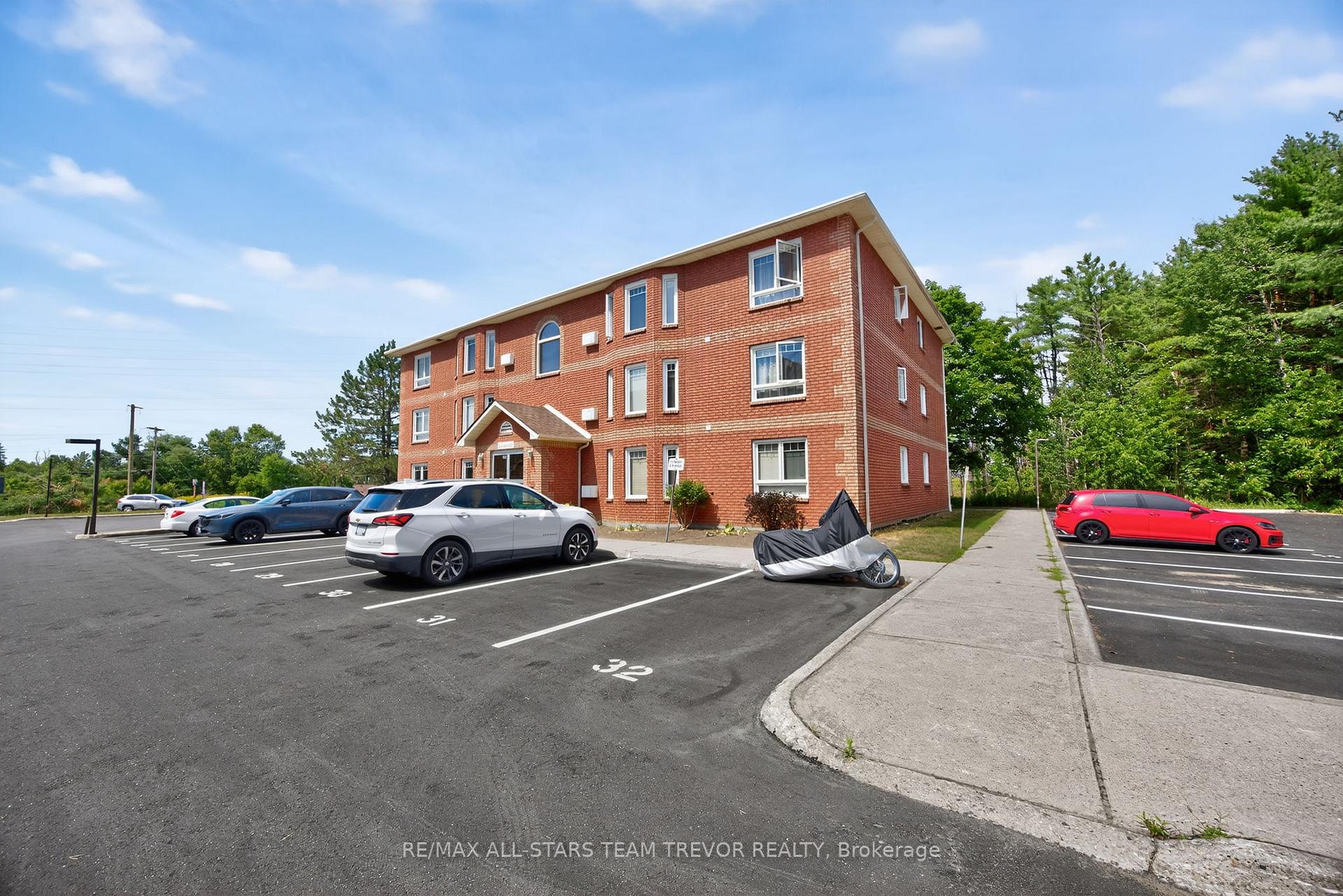 Photo 26 of Unit 104B, 653 Cedar Lane, Bracebridge, Macaulay — HOMEH