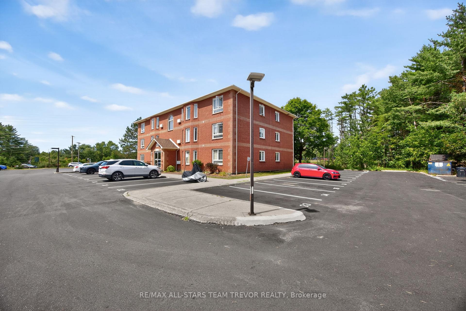 Photo 27 of Unit 104B, 653 Cedar Lane, Bracebridge, Macaulay — HOMEH