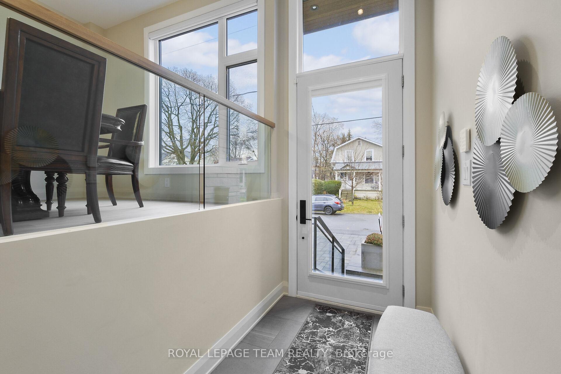 Photo 3 of 568 Edison Avenue, Ottawa, McKellar/Highland — HOMEH