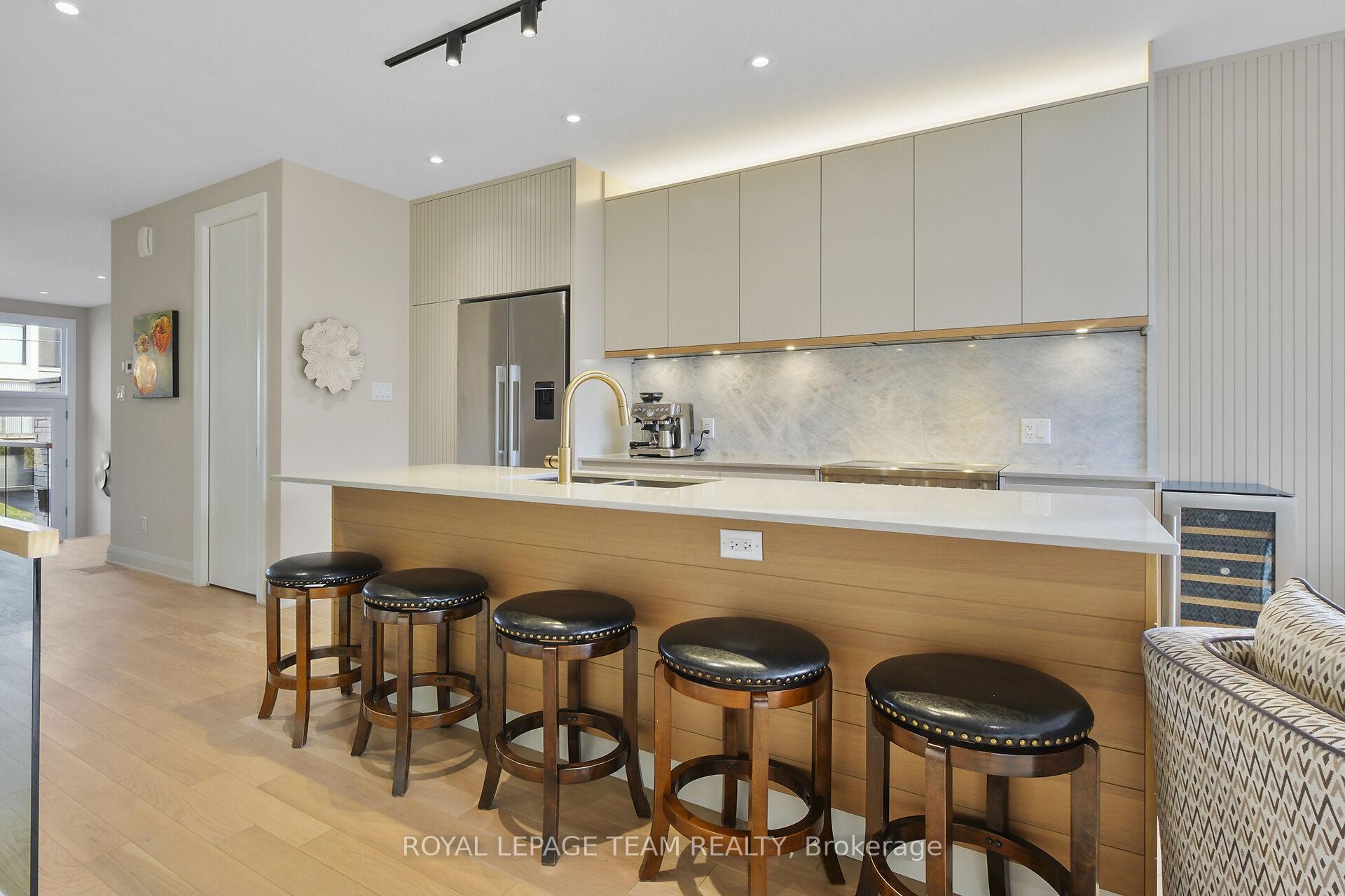 Photo 8 of 568 Edison Avenue, Ottawa, McKellar/Highland — HOMEH
