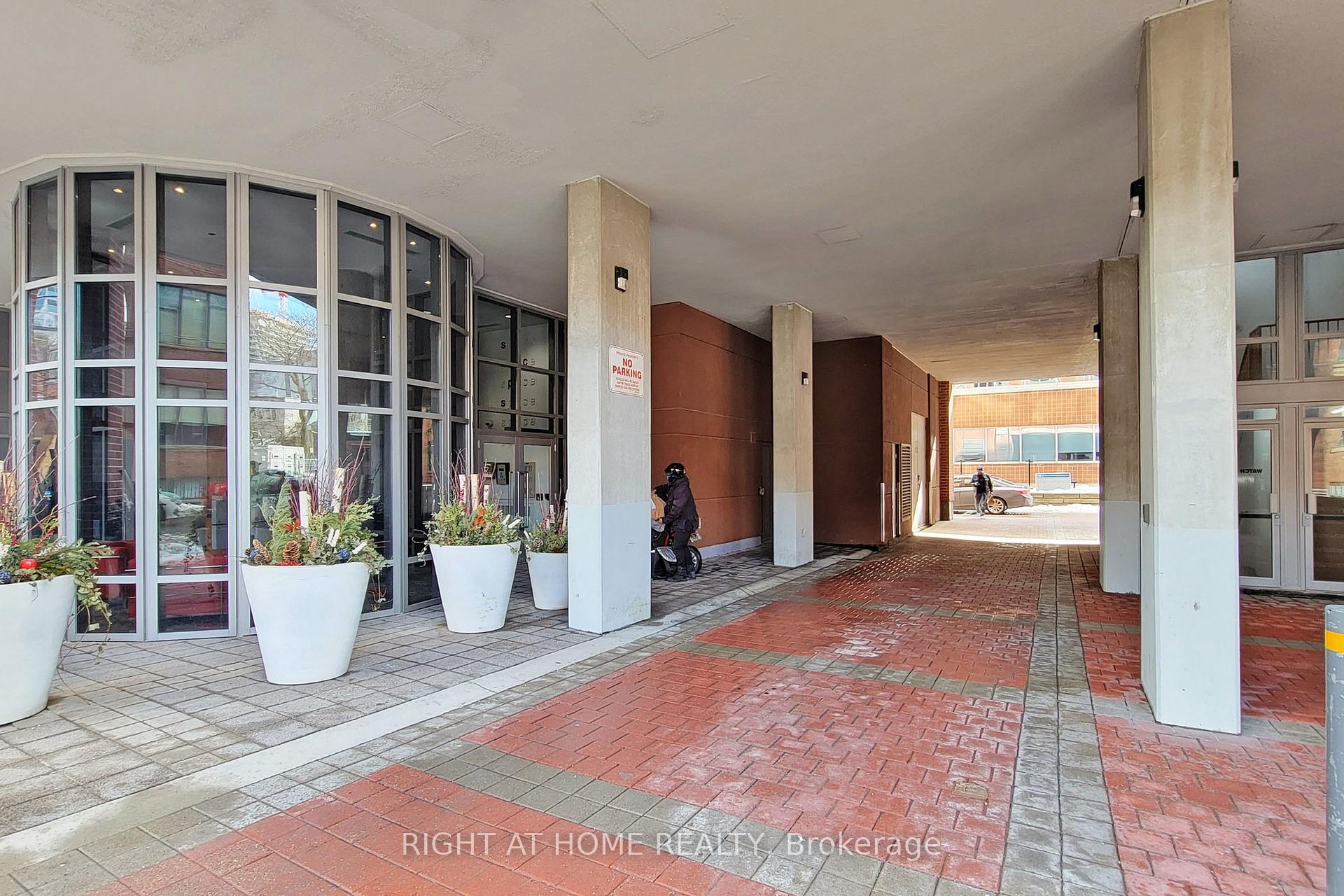 Front of Unit 401, 255 Richmond Street E