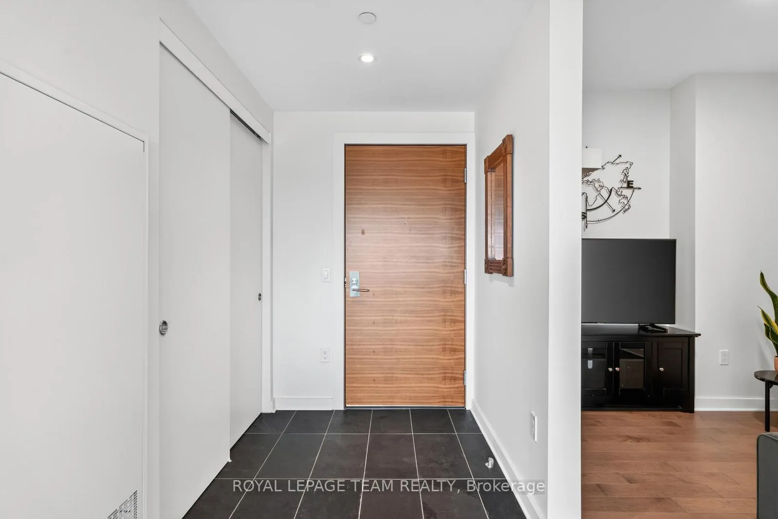 Photo 3 of Unit 608, 135 Barrette Street, Ottawa, Vanier — HOMEH