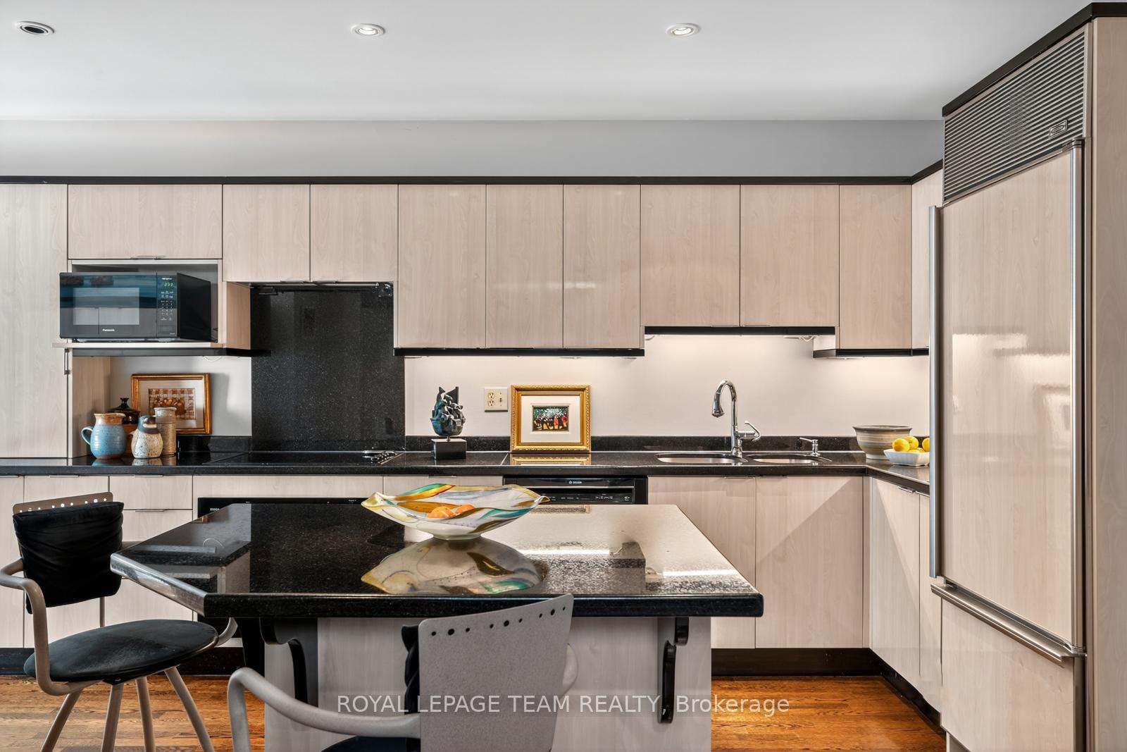 Photo 4 of 19 Bittern Court, Ottawa, Rockcliffe — HOMEH