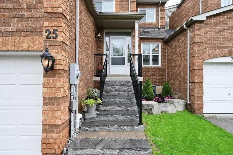 Photo 4 of 25 Fry Crescent, Clarington, Bowmanville — HOMEH