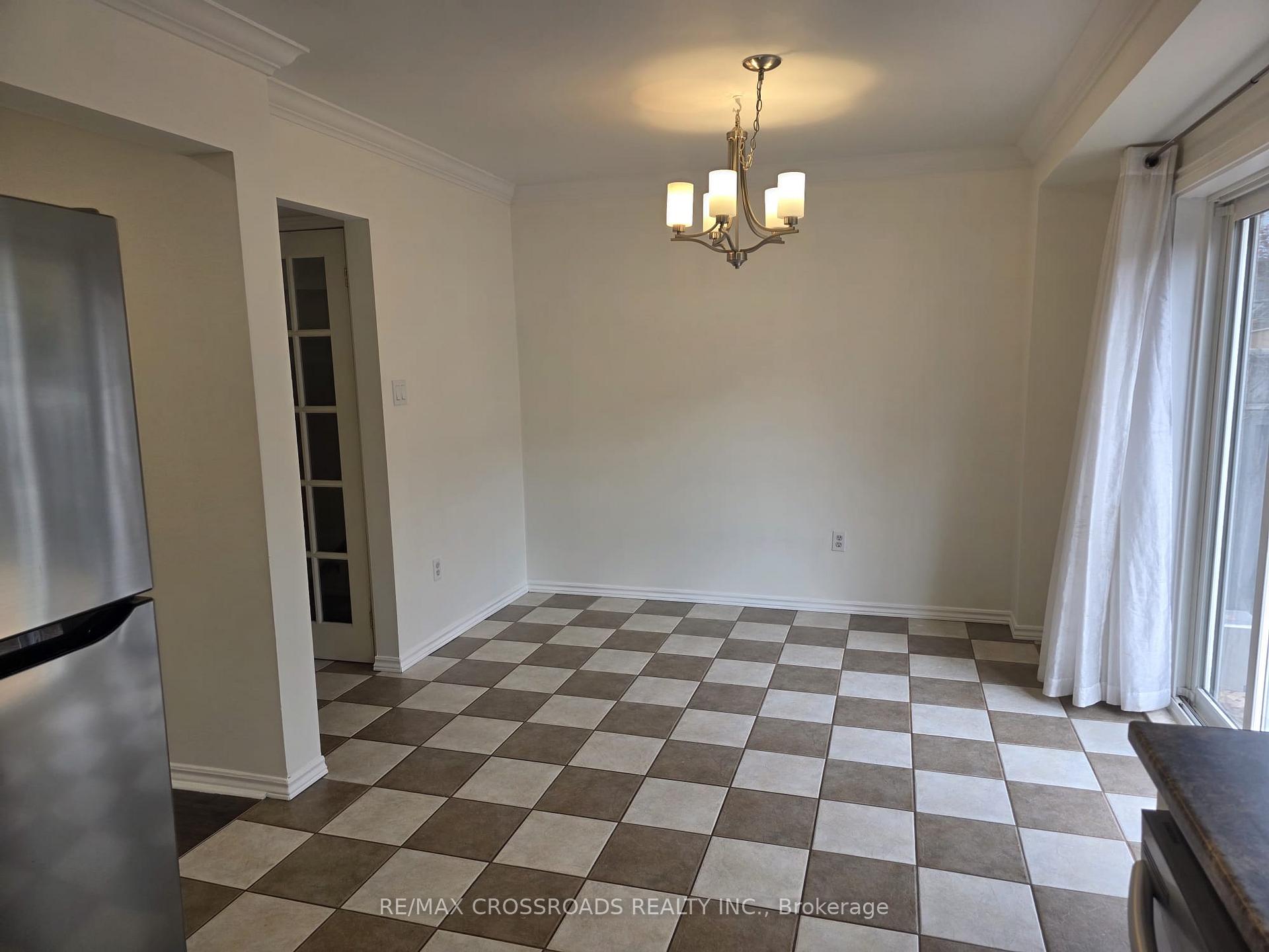 Photo 8 of 25 Fry Crescent, Clarington, Bowmanville — HOMEH