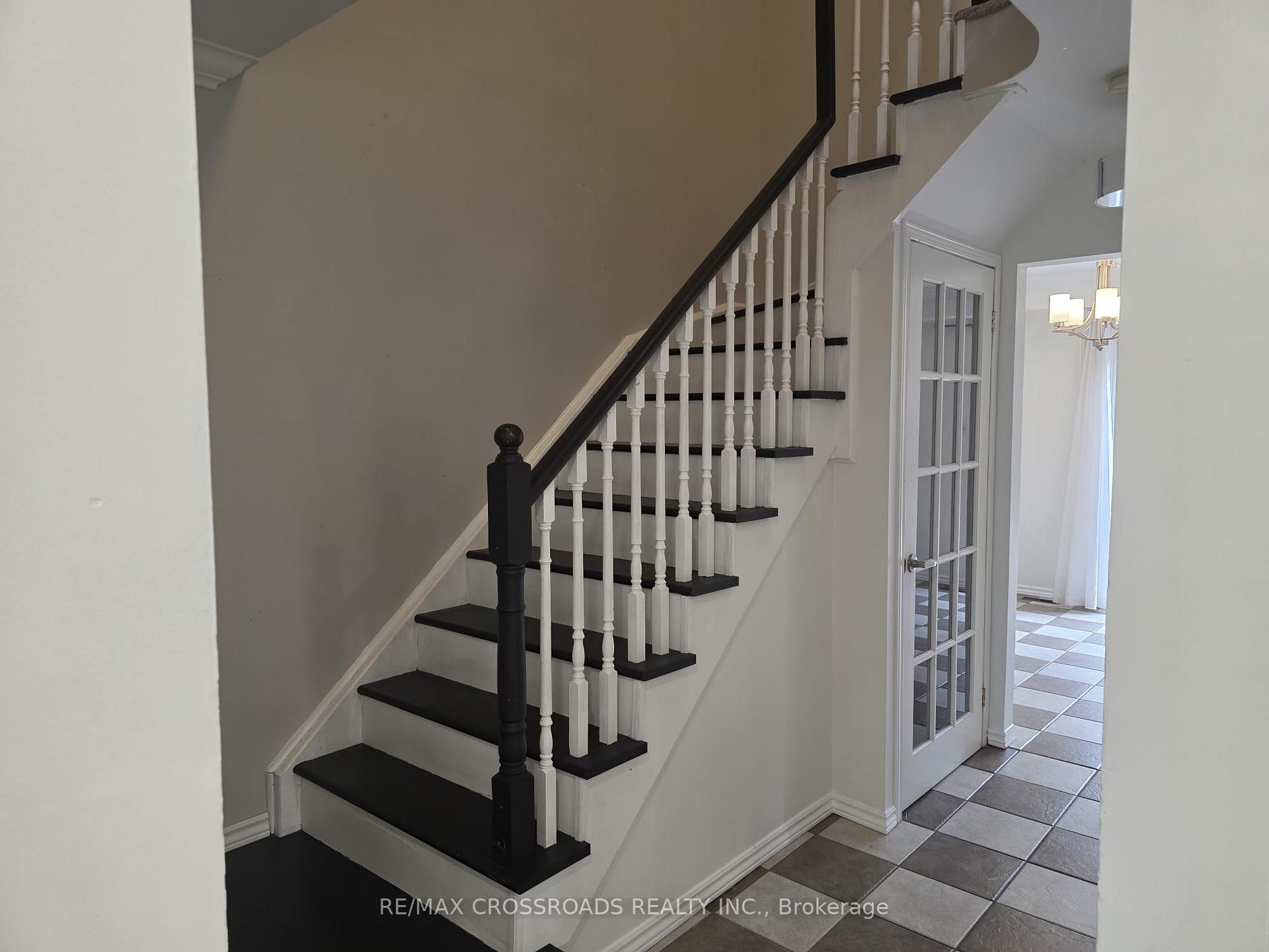 Photo 5 of 25 Fry Crescent, Clarington, Bowmanville — HOMEH