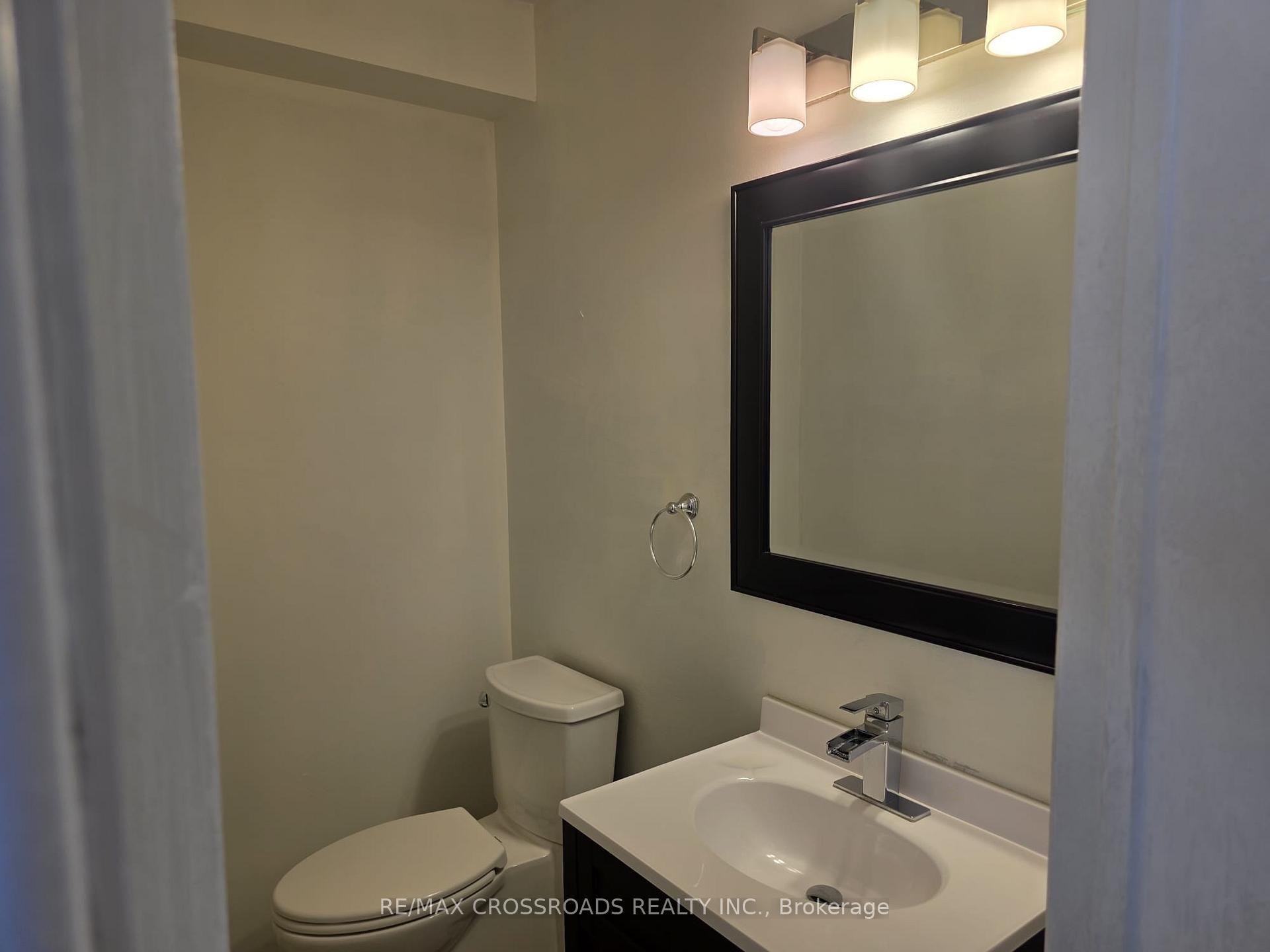 Photo 14 of 25 Fry Crescent, Clarington, Bowmanville — HOMEH
