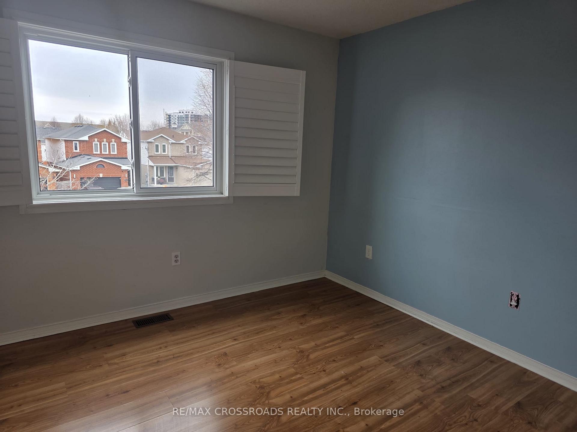 Photo 15 of 25 Fry Crescent, Clarington, Bowmanville — HOMEH