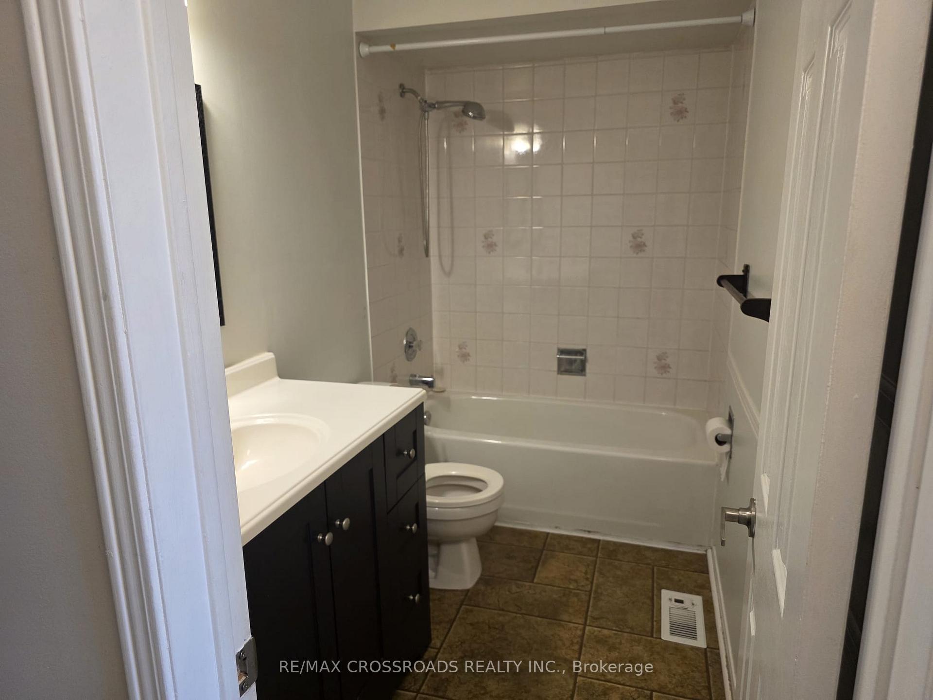 Photo 22 of 25 Fry Crescent, Clarington, Bowmanville — HOMEH