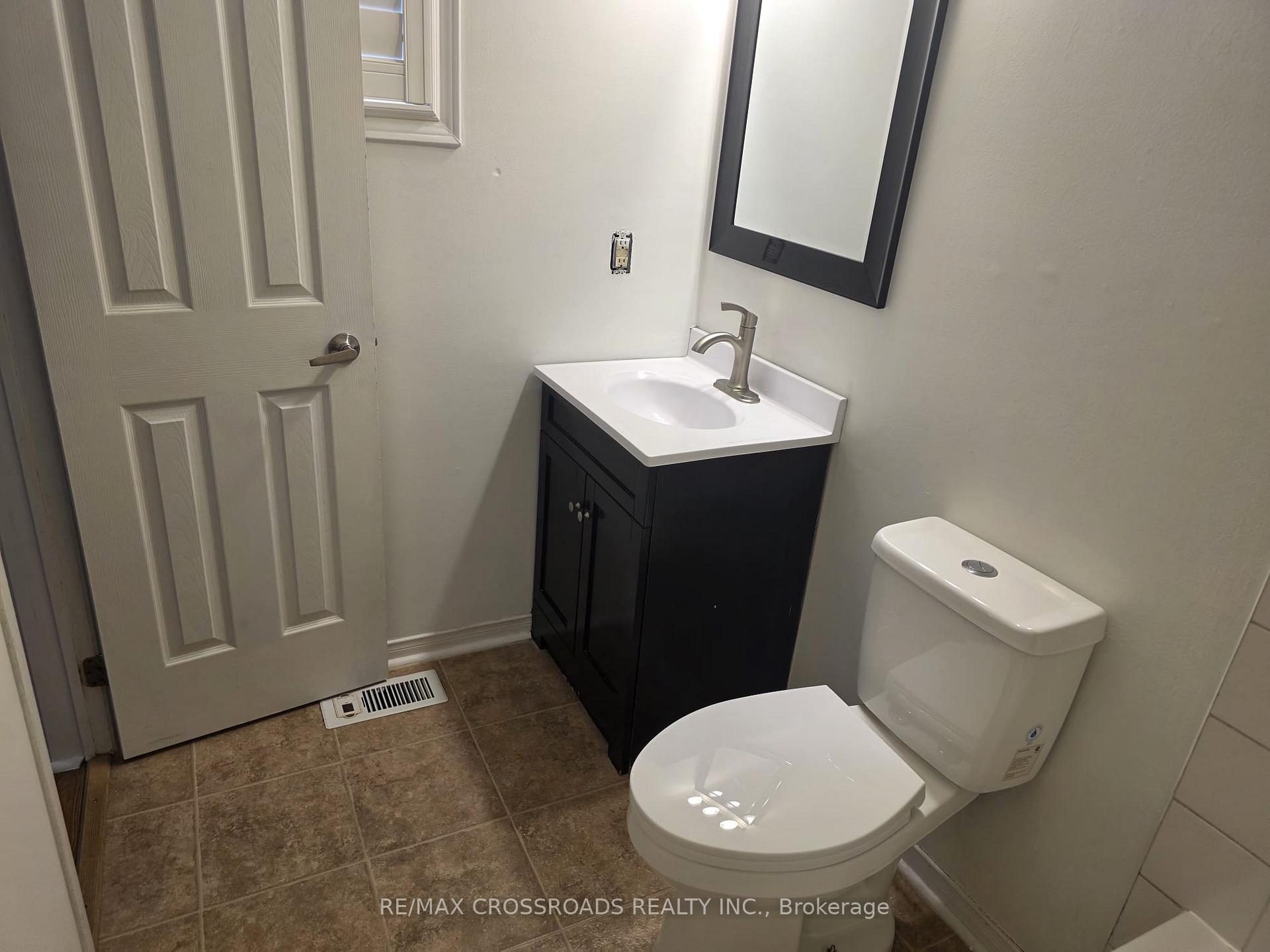 Photo 24 of 25 Fry Crescent, Clarington, Bowmanville — HOMEH