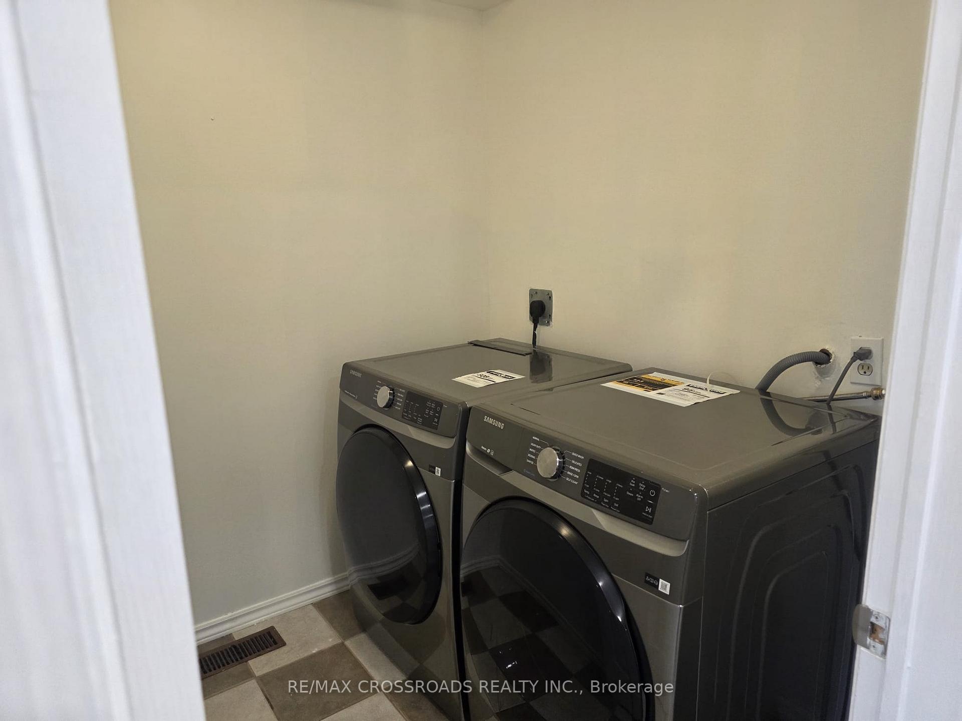 Photo 23 of 25 Fry Crescent, Clarington, Bowmanville — HOMEH