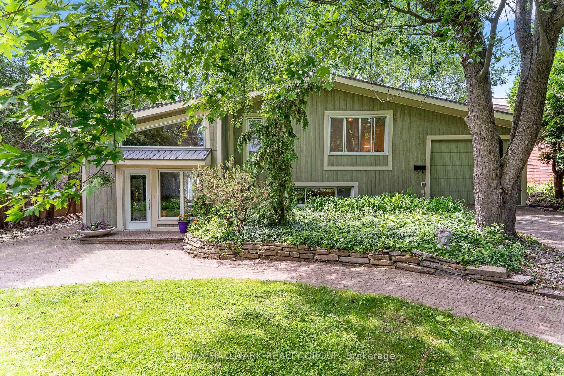 Photo 1 of 17 Hastings Street, Ottawa, Crystal Bay/Rocky Point — HOMEH