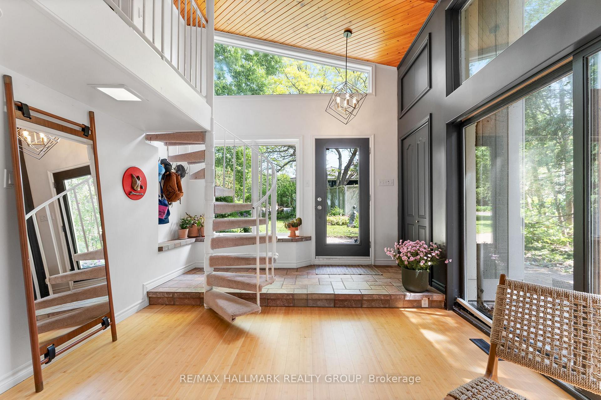 Photo 6 of 17 Hastings Street, Ottawa, Crystal Bay/Rocky Point — HOMEH
