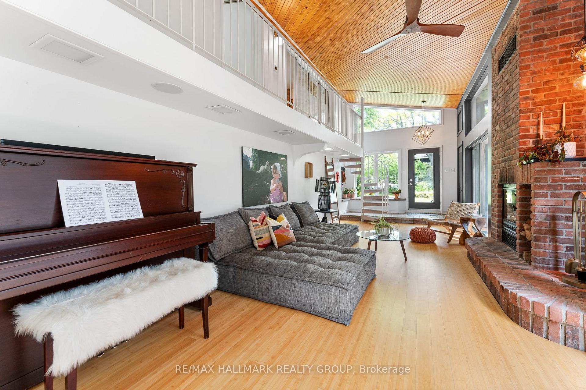 Photo 5 of 17 Hastings Street, Ottawa, Crystal Bay/Rocky Point — HOMEH