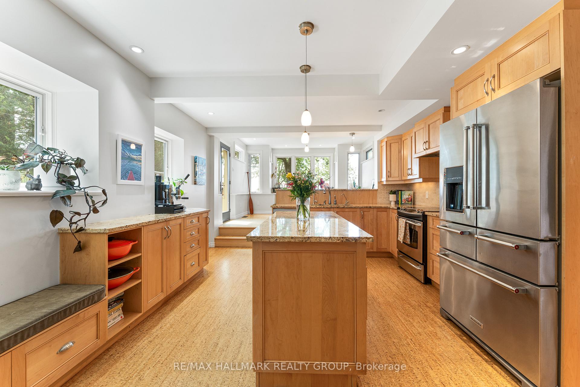Photo 9 of 17 Hastings Street, Ottawa, Crystal Bay/Rocky Point — HOMEH