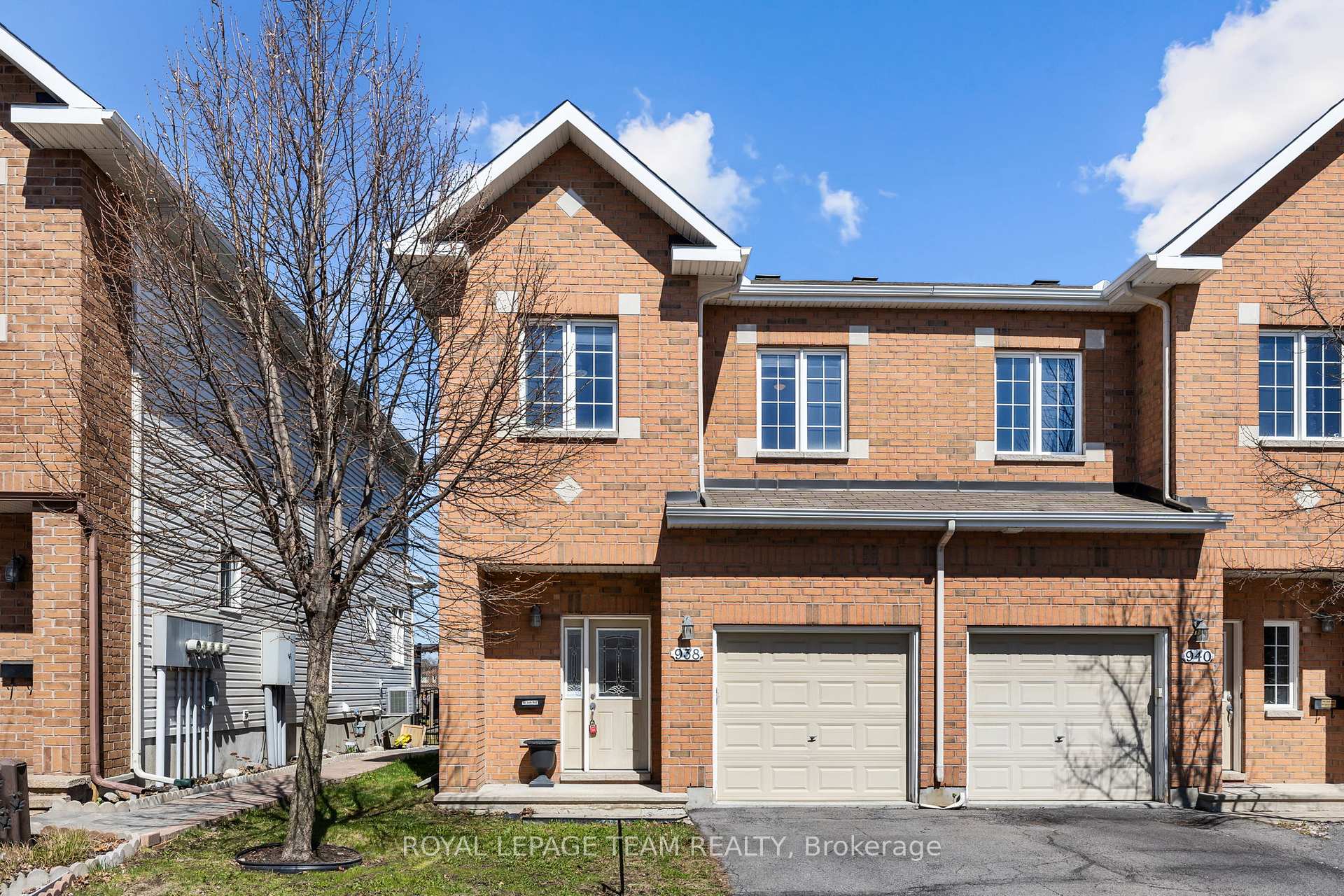 Front of 938 Torovin Private Avenue