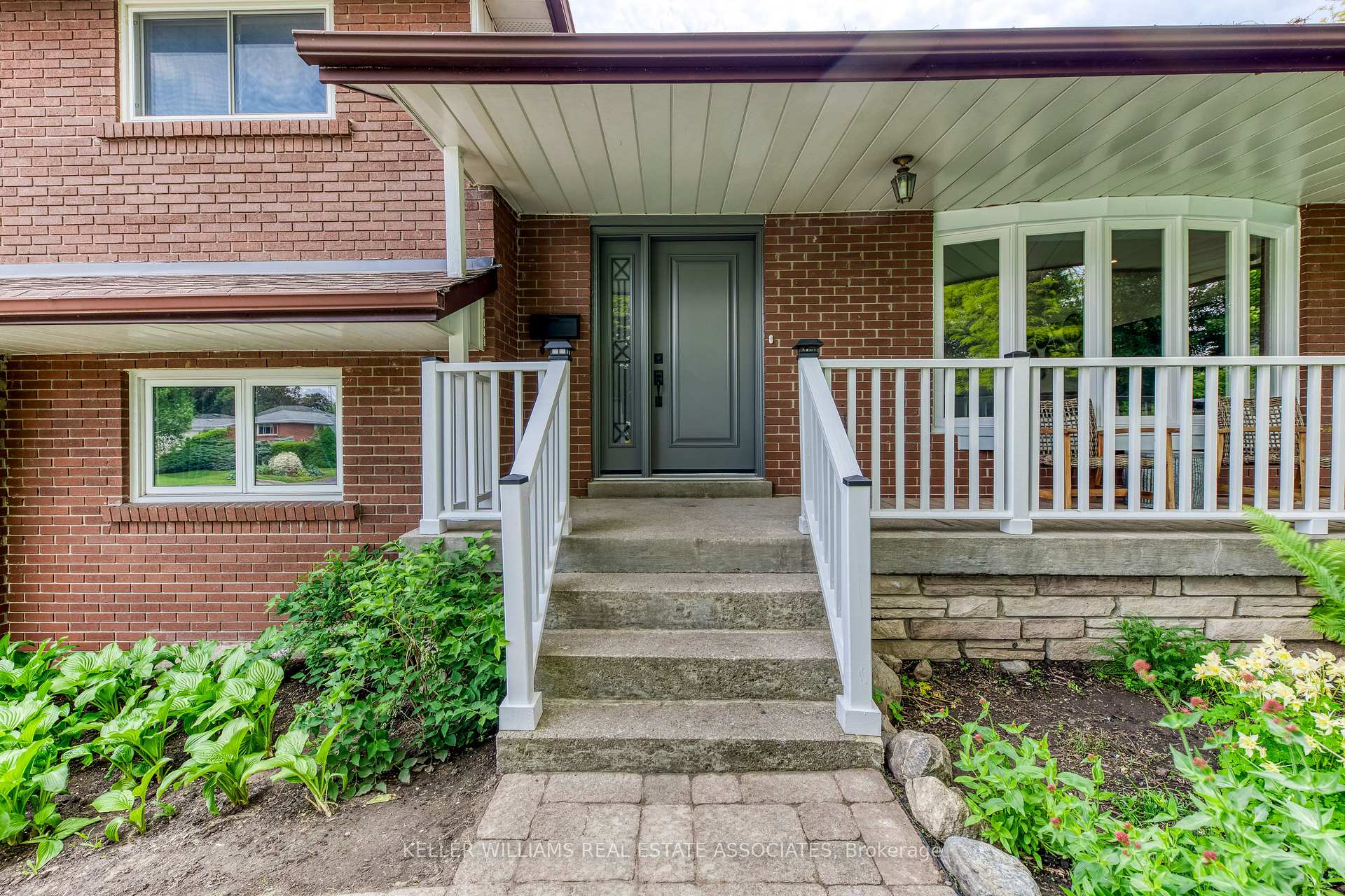 Photo 2 of 39 Hills Road, Ajax, South East — HOMEH