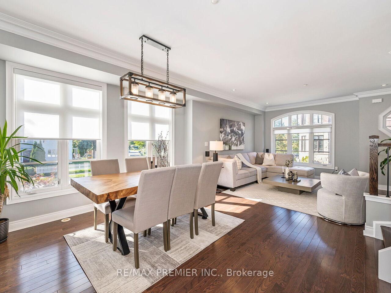 Photo 4 of 1 Powseland Crescent, Vaughan, West Woodbridge — HOMEH