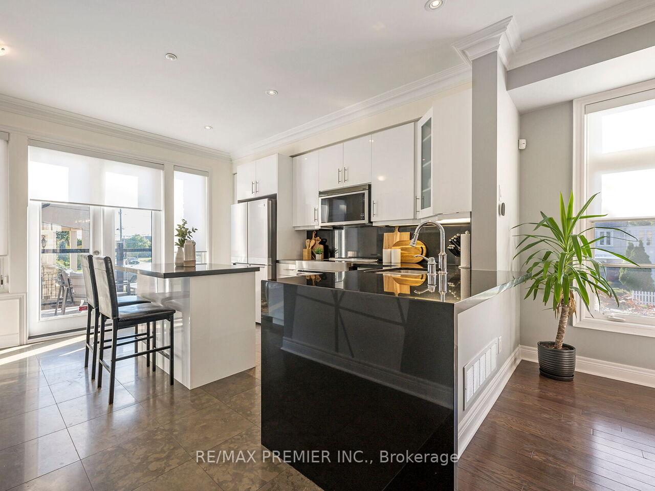 Photo 8 of 1 Powseland Crescent, Vaughan, West Woodbridge — HOMEH