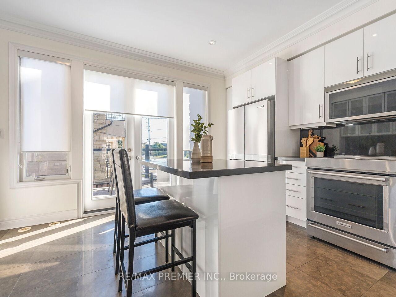 Photo 9 of 1 Powseland Crescent, Vaughan, West Woodbridge — HOMEH