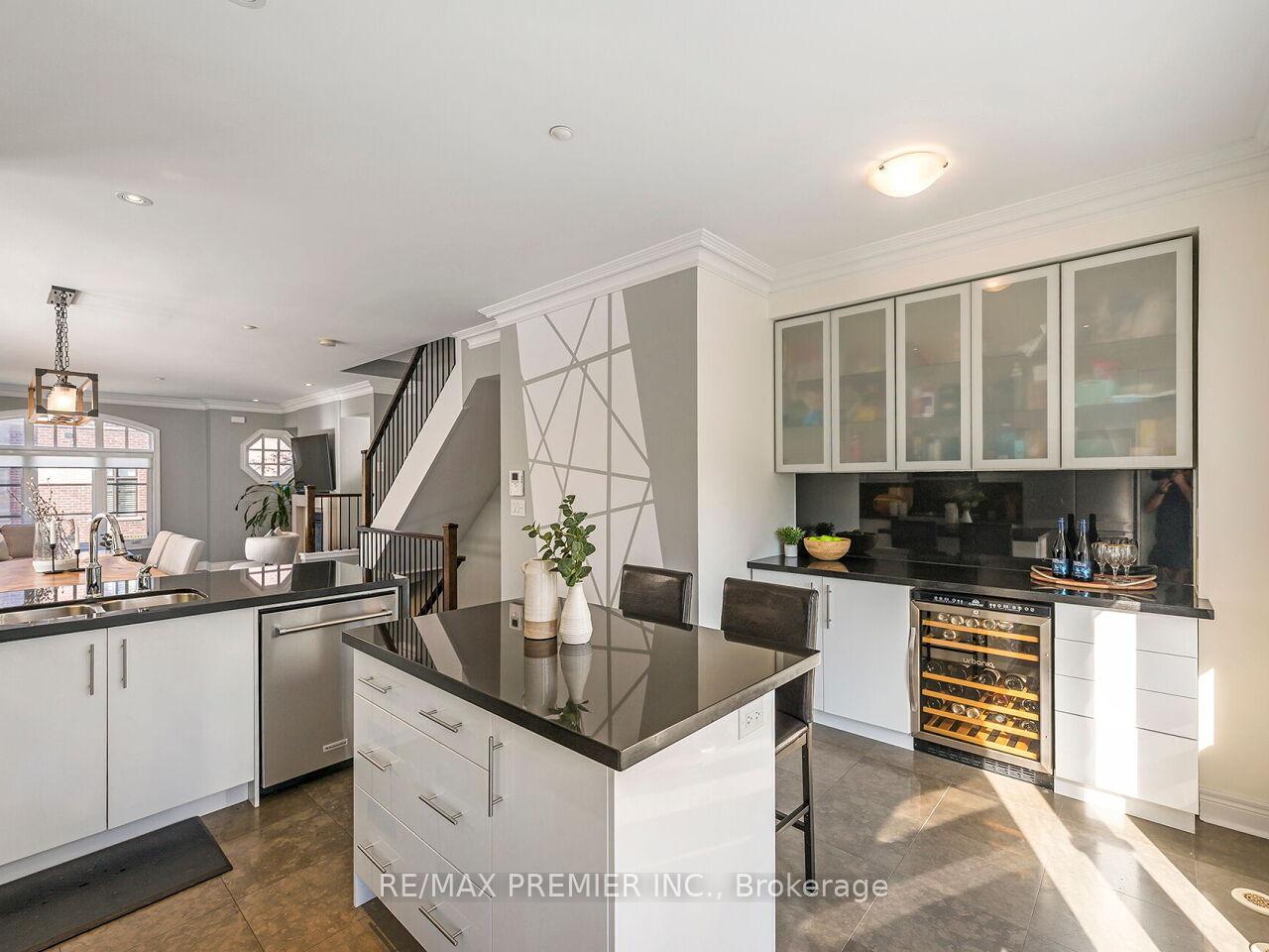 Photo 12 of 1 Powseland Crescent, Vaughan, West Woodbridge — HOMEH