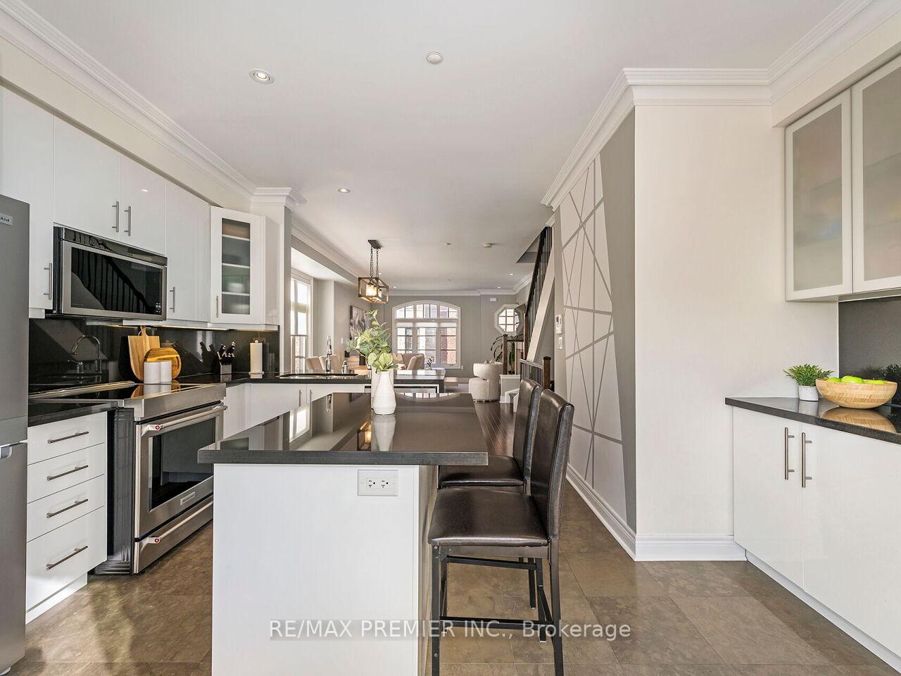 Photo 14 of 1 Powseland Crescent, Vaughan, West Woodbridge — HOMEH