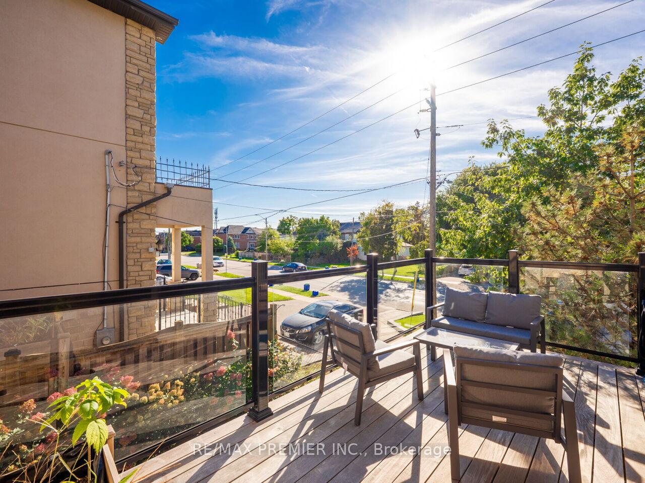 Photo 15 of 1 Powseland Crescent, Vaughan, West Woodbridge — HOMEH