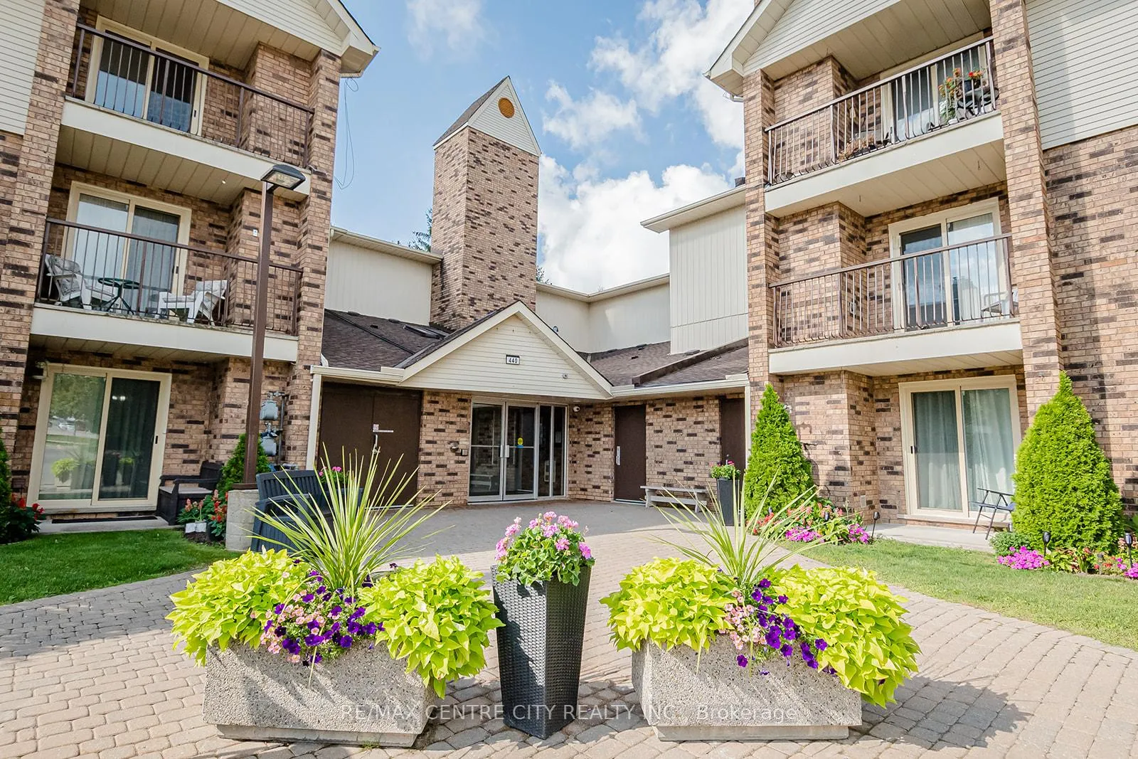 Front of Unit 311, 440 Wellington Street