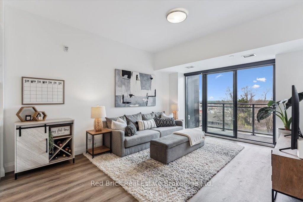 Front of Unit 403, 332 Gosling Gardens
