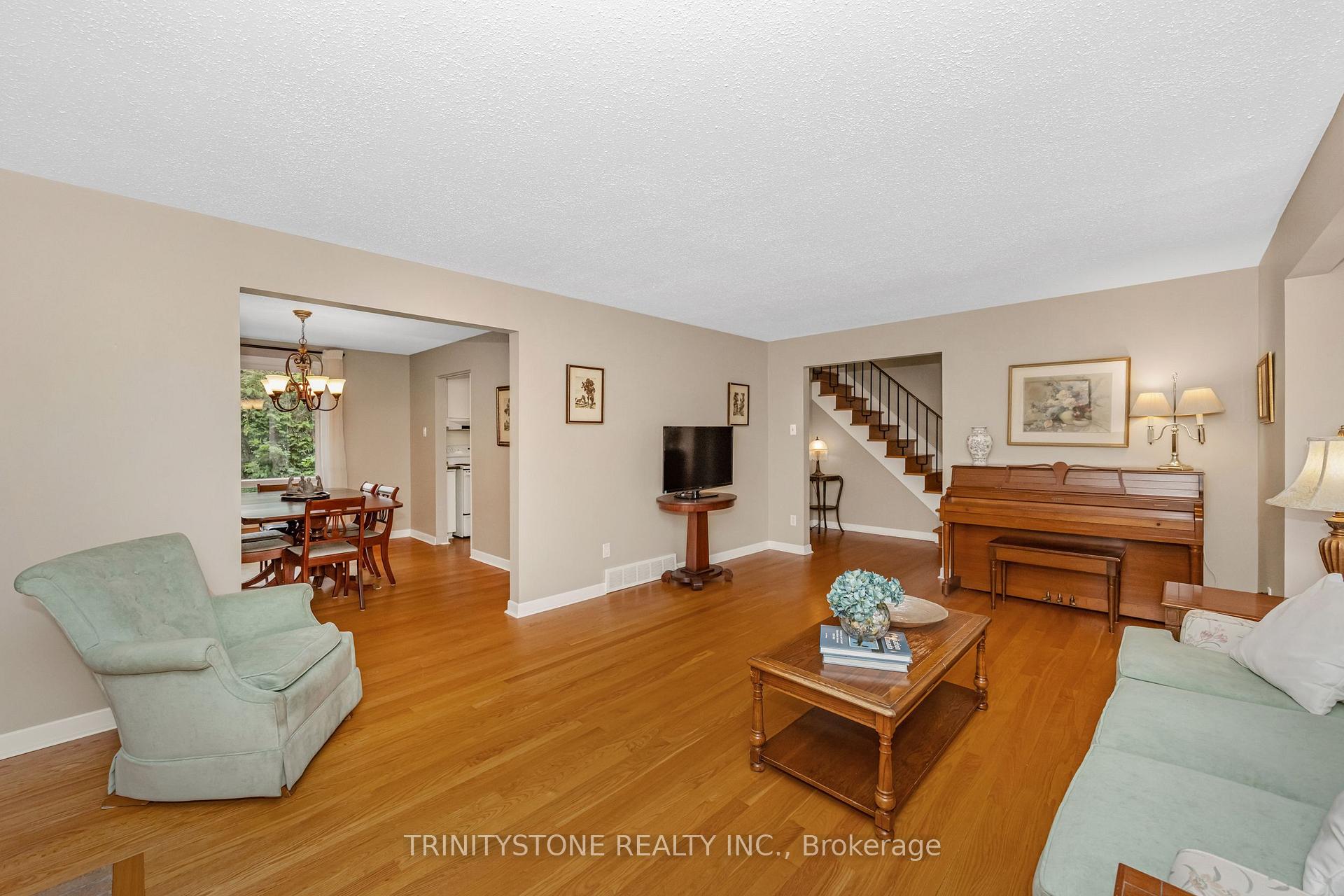Photo 10 of 7 Pulford Crescent, Ottawa, Bayshore — HOMEH
