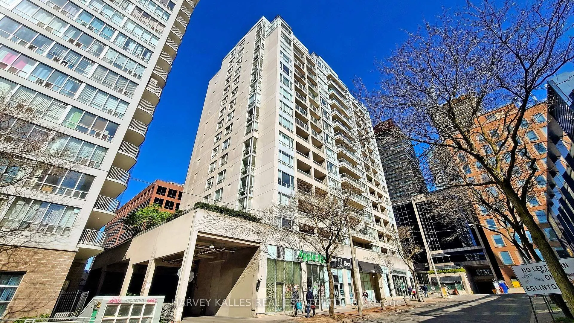 Front of Unit 902, 43 Eglinton Avenue