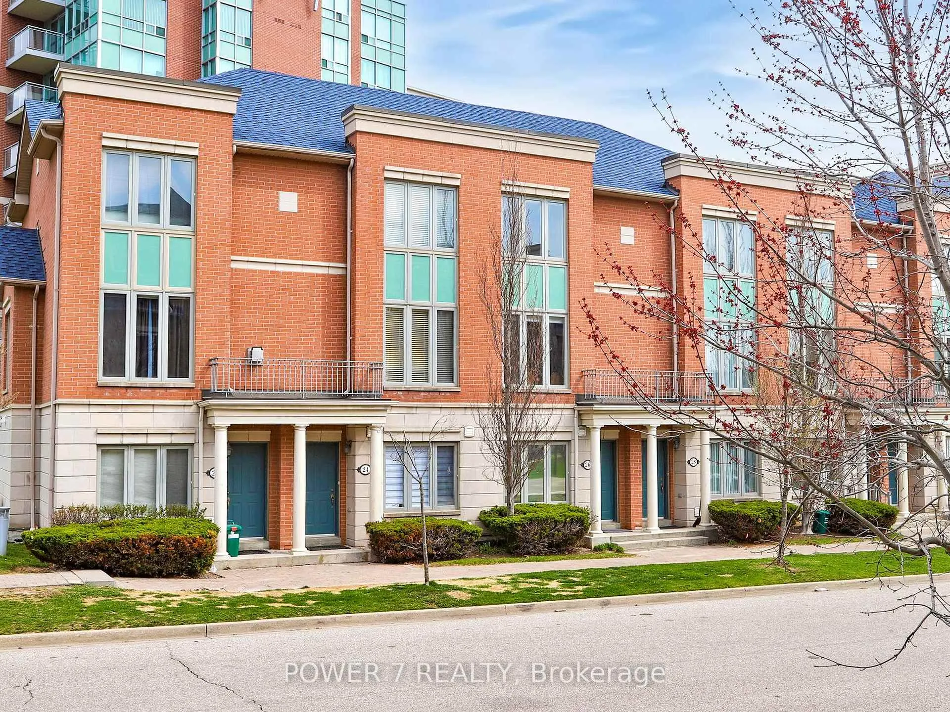 Photo 2 of 26 Suncrest Boulevard, Markham, Commerce Valley — HOMEH