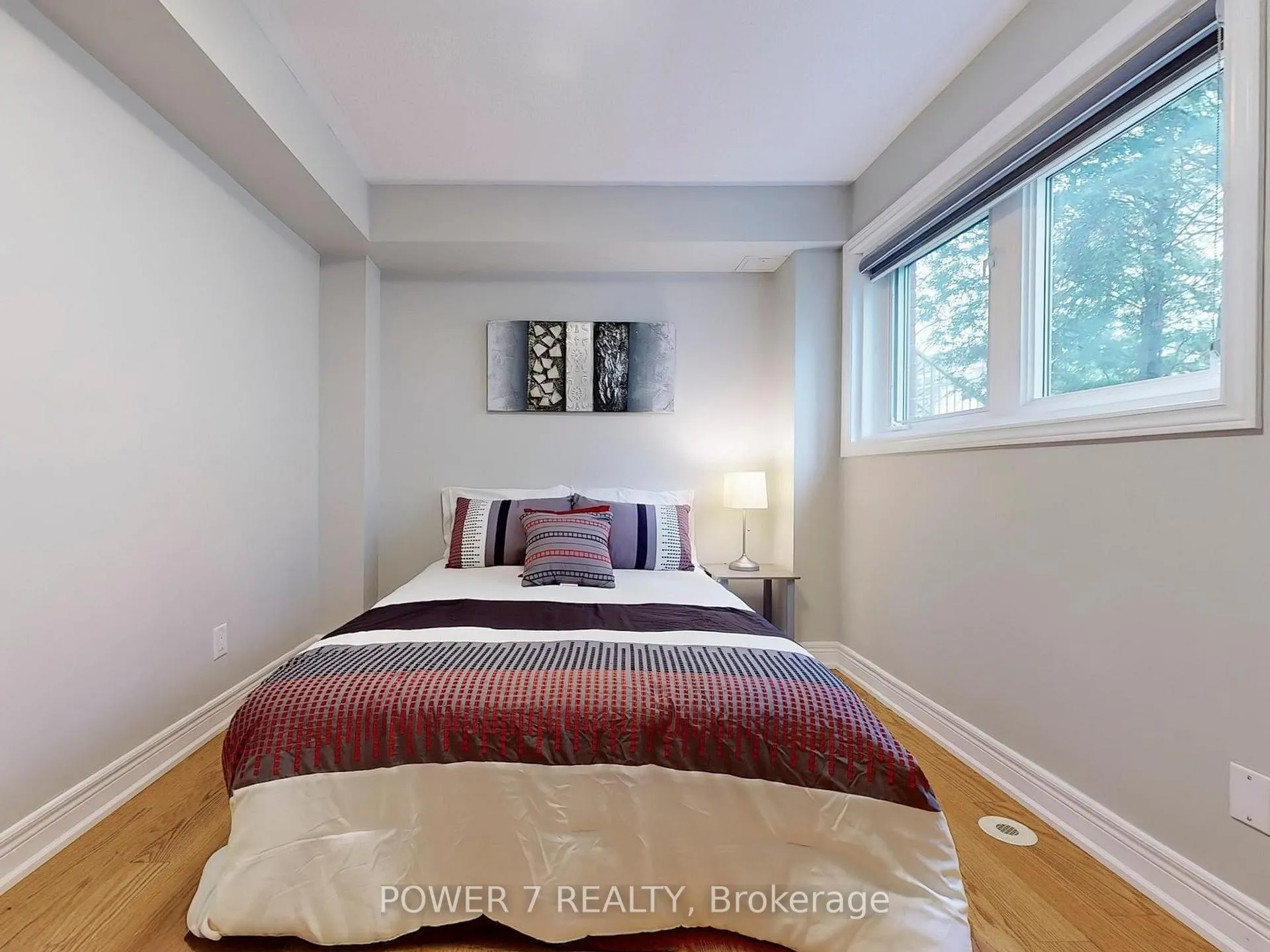 Photo 8 of 26 Suncrest Boulevard, Markham, Commerce Valley — HOMEH