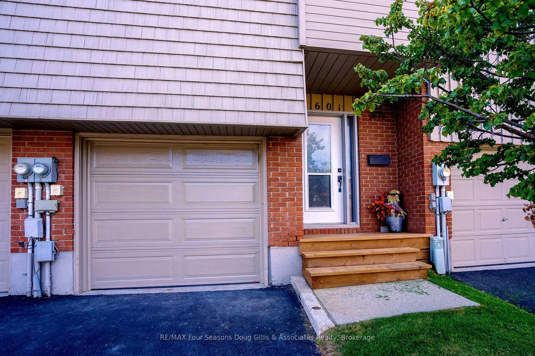 Front of 601 Tenth Street