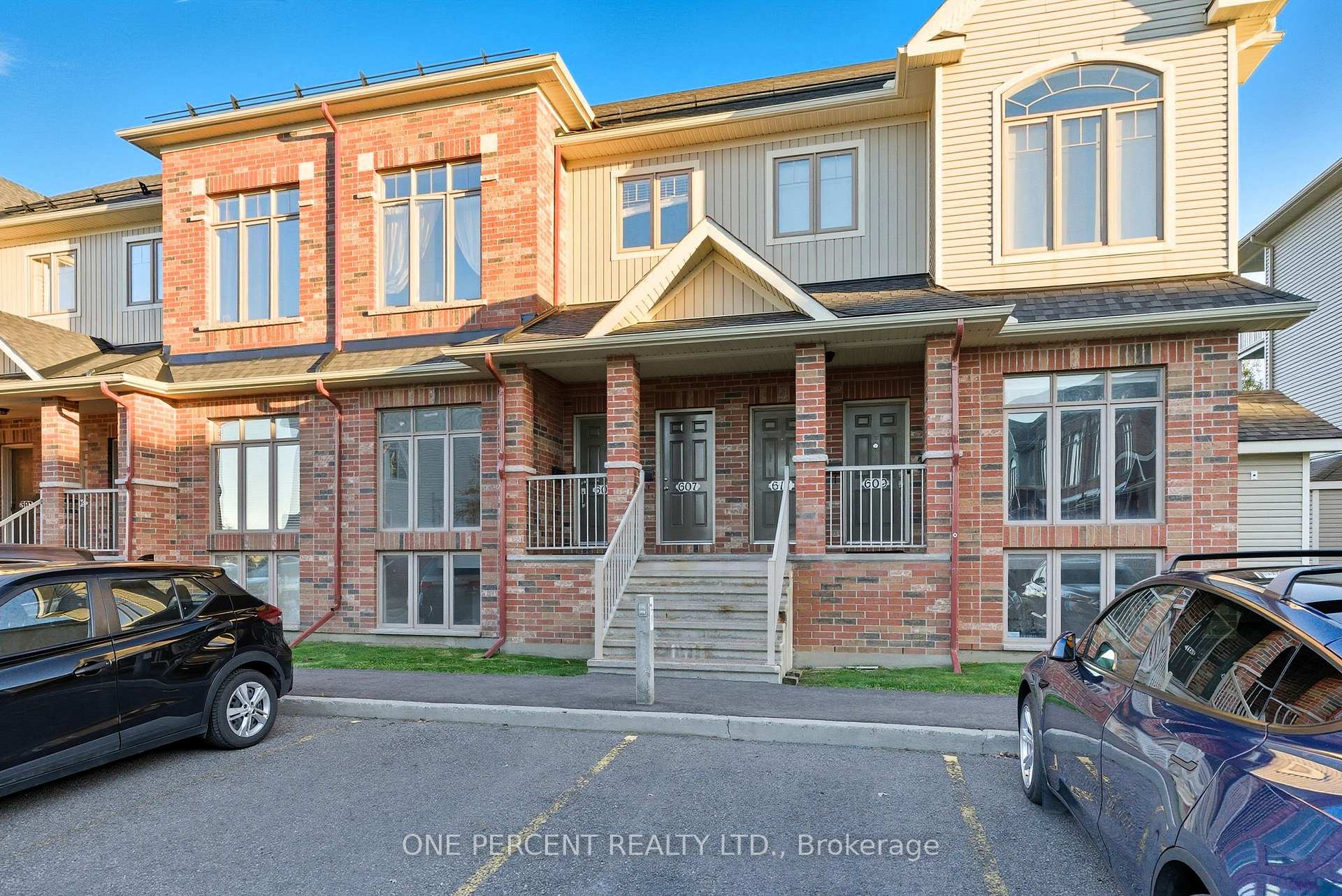 Photo 1 of 605 Reardon Private, Ottawa, Heron Gate/Industrial Park — HOMEH
