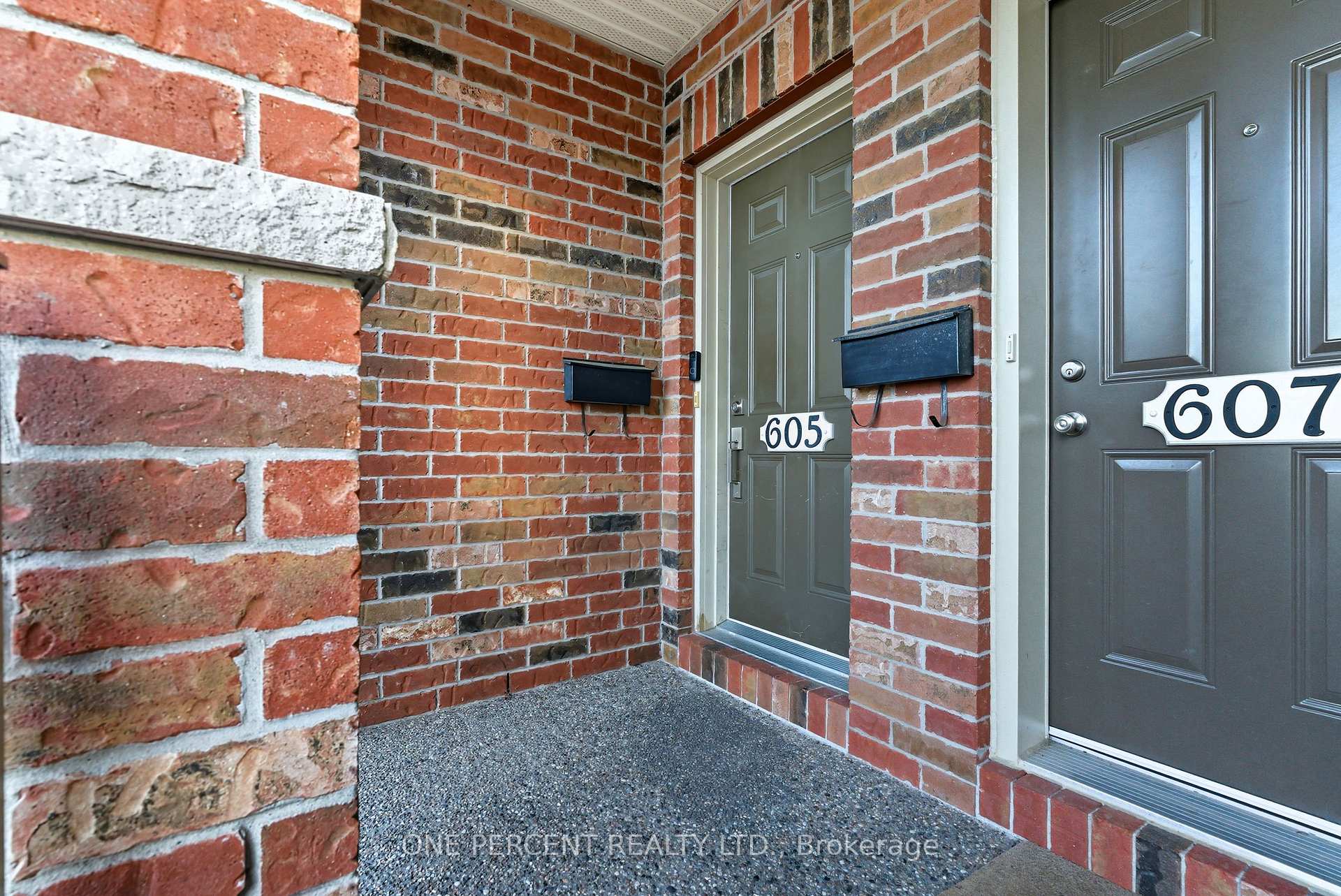 Photo 2 of 605 Reardon Private, Ottawa, Heron Gate/Industrial Park — HOMEH