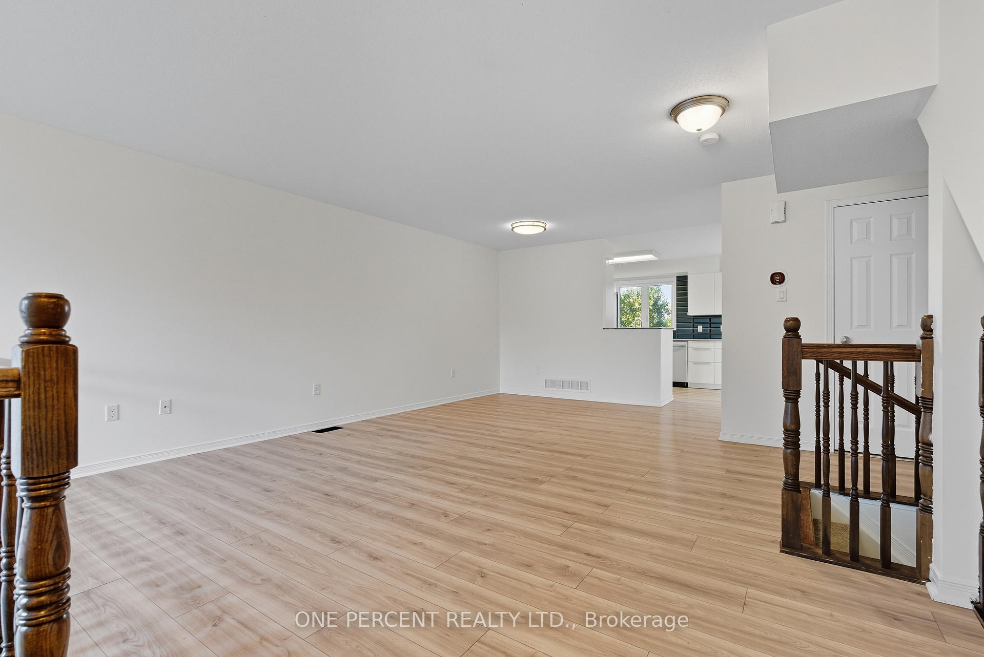 Photo 7 of 605 Reardon Private, Ottawa, Heron Gate/Industrial Park — HOMEH