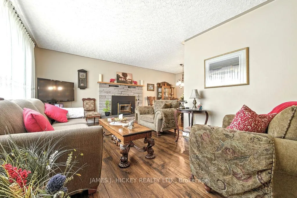 Photo 3 of 25 Laurentian Street, Deep River, Deep River — HOMEH