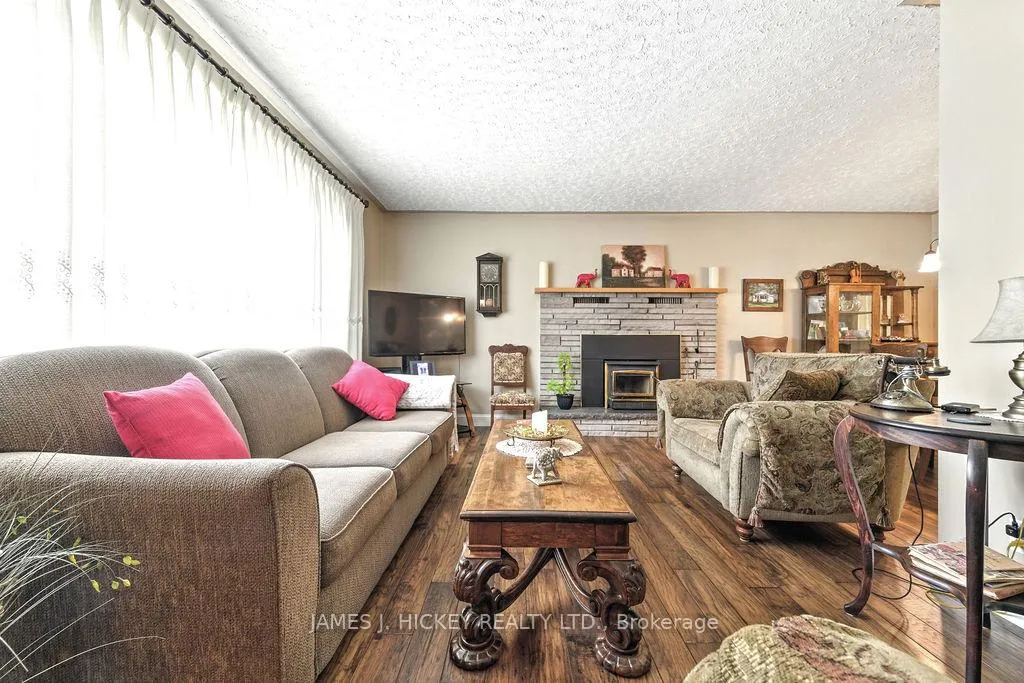 Photo 4 of 25 Laurentian Street, Deep River, Deep River — HOMEH