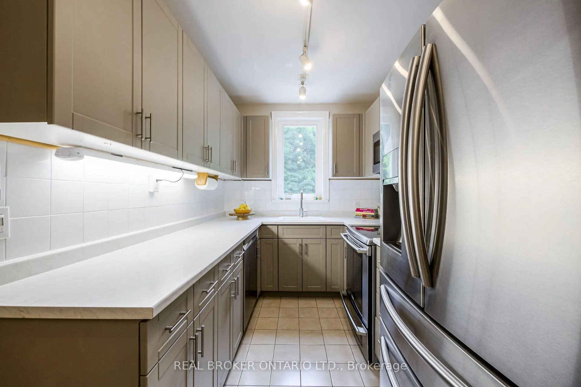 Photo 18 of 413 Roselawn Avenue, Toronto, Lawrence Park South — HOMEH