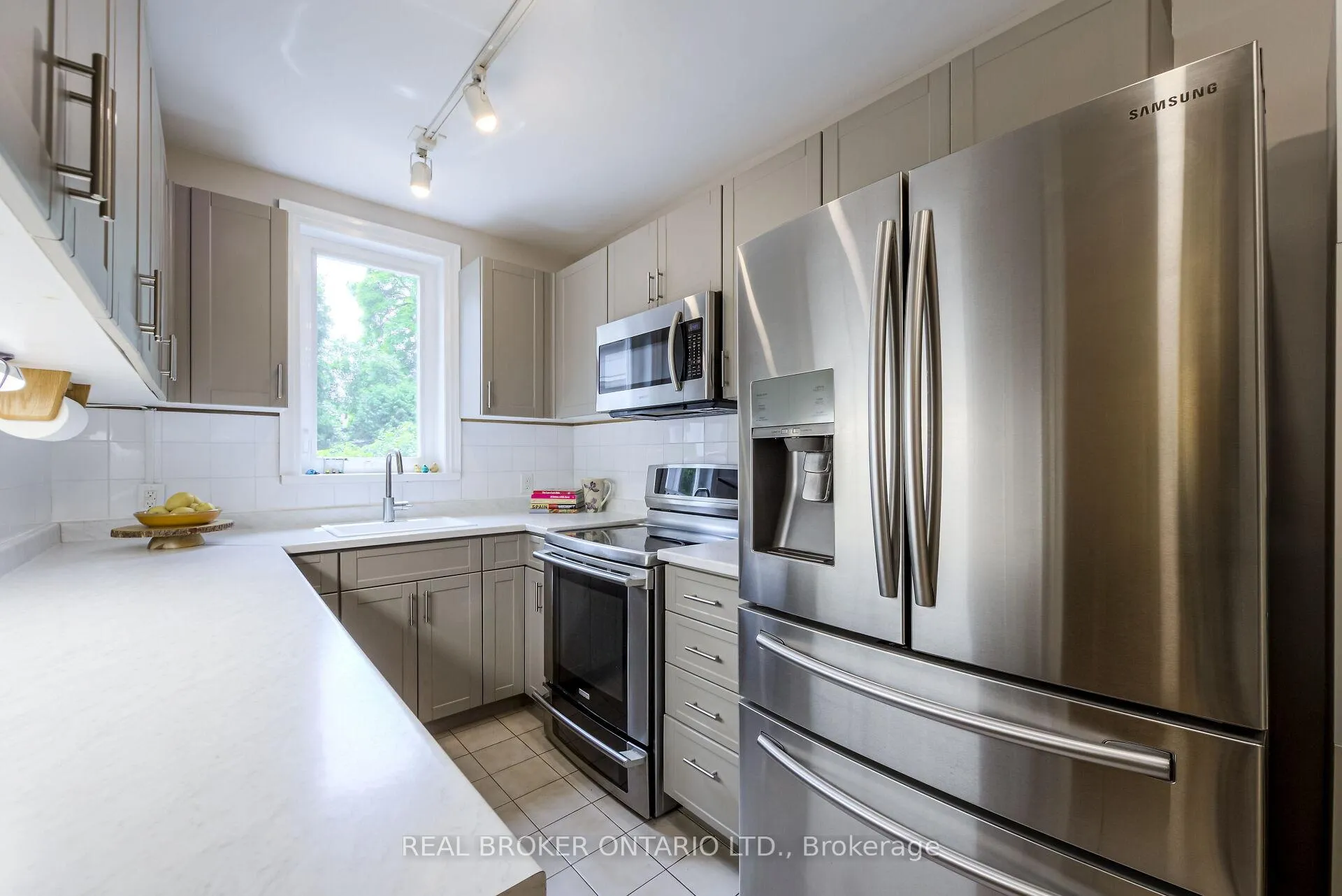 Photo 19 of 413 Roselawn Avenue, Toronto, Lawrence Park South — HOMEH