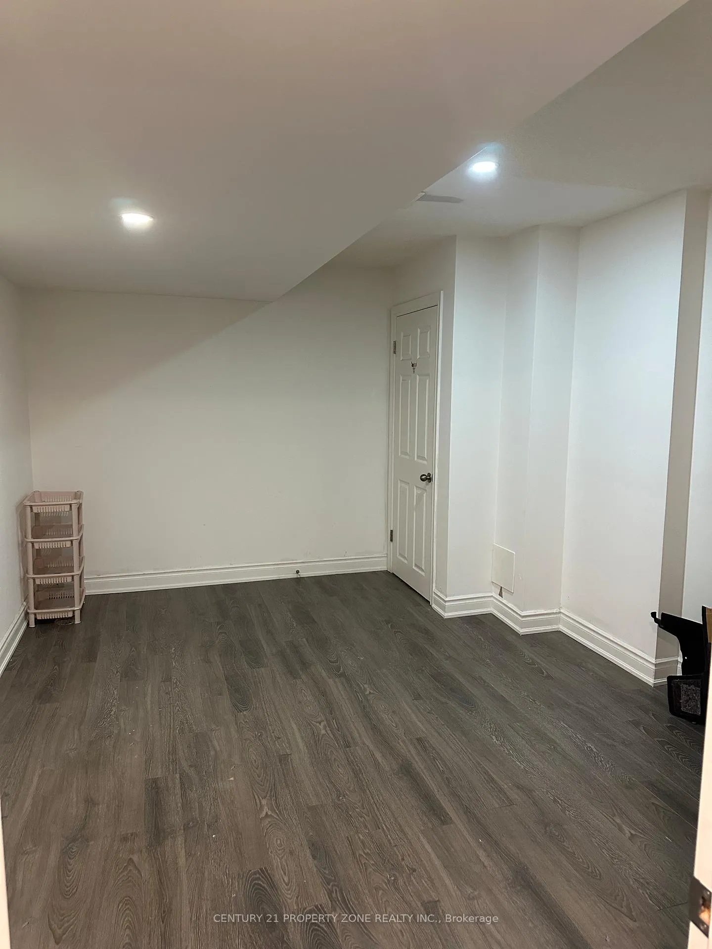 Photo 5 of Unit Lower Unit, 45 Cookview Drive, Brampton, Sandringham-Wellington — HOMEH