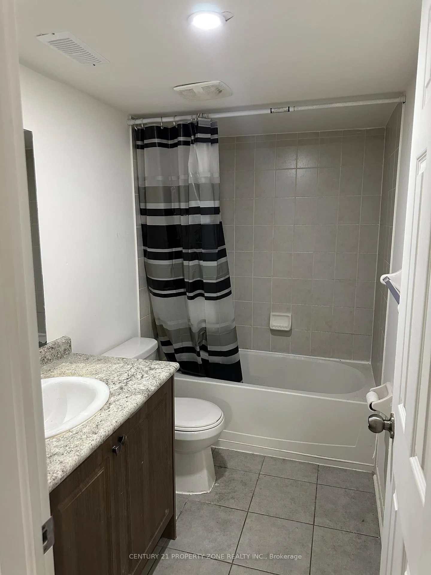 Photo 11 of Unit Lower Unit, 45 Cookview Drive, Brampton, Sandringham-Wellington — HOMEH