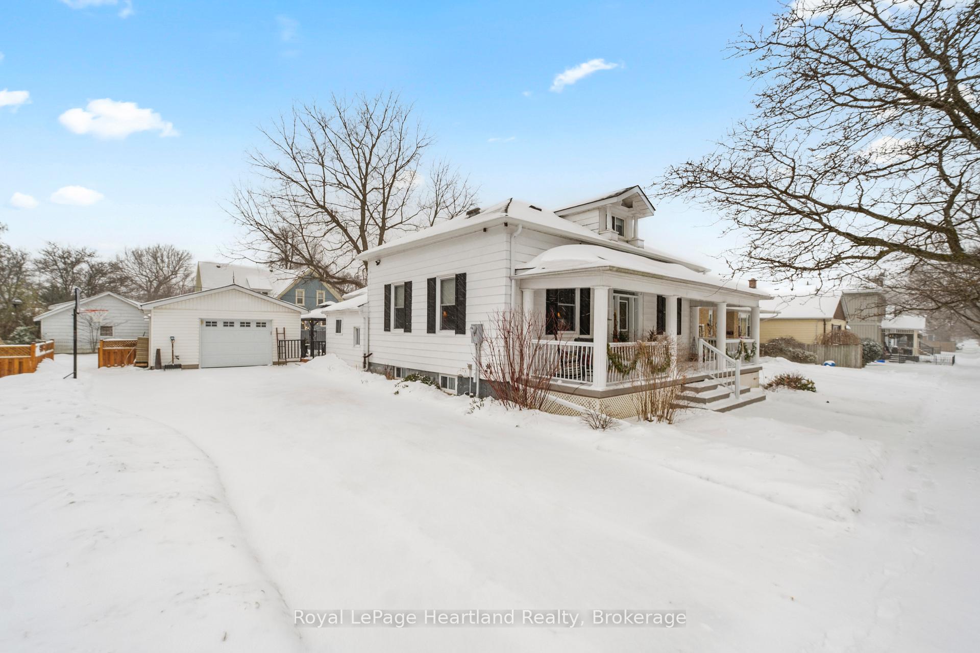 Photo 2 of 105 Quebec Street, Goderich, Goderich (Town) — HOMEH