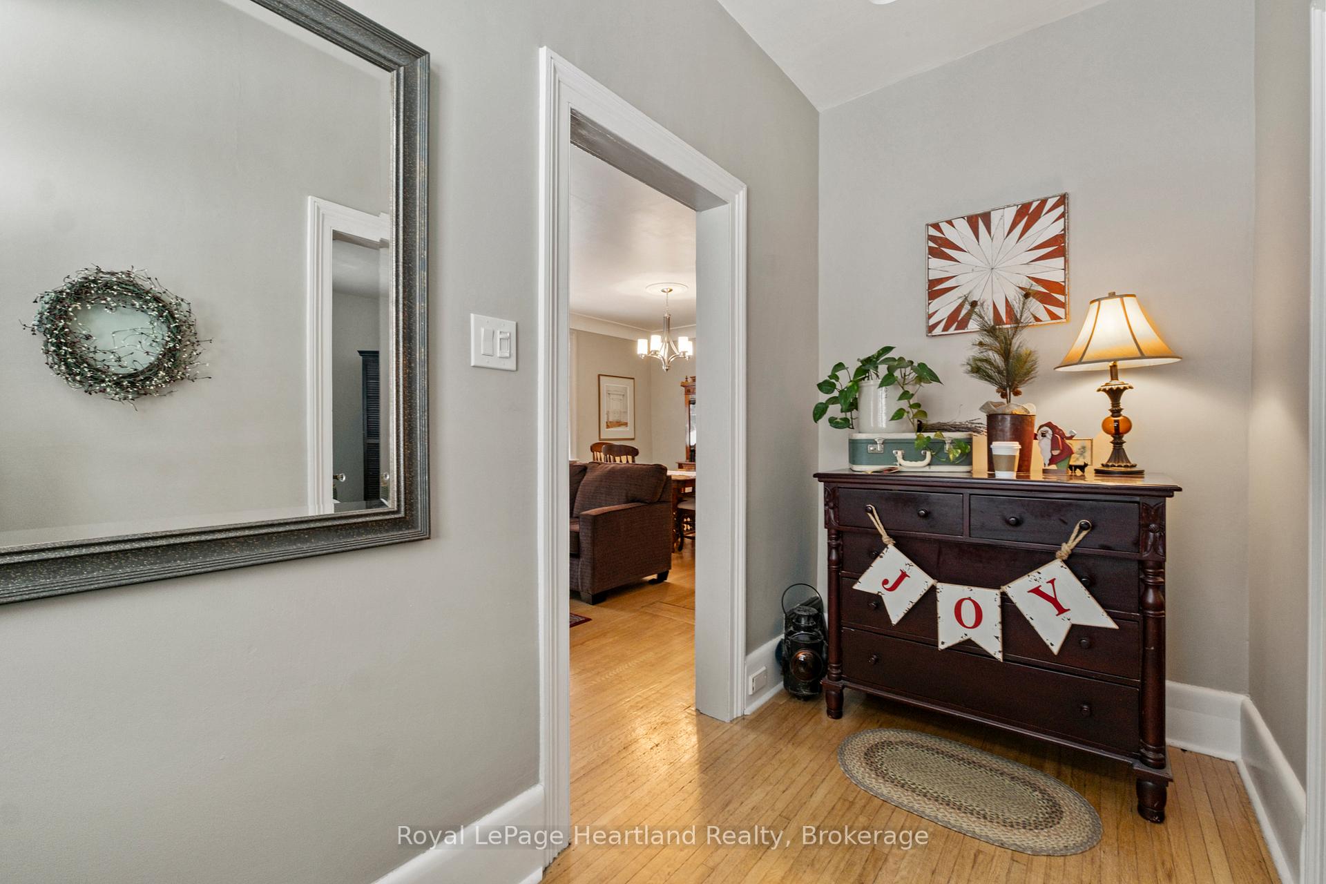 Photo 3 of 105 Quebec Street, Goderich, Goderich (Town) — HOMEH