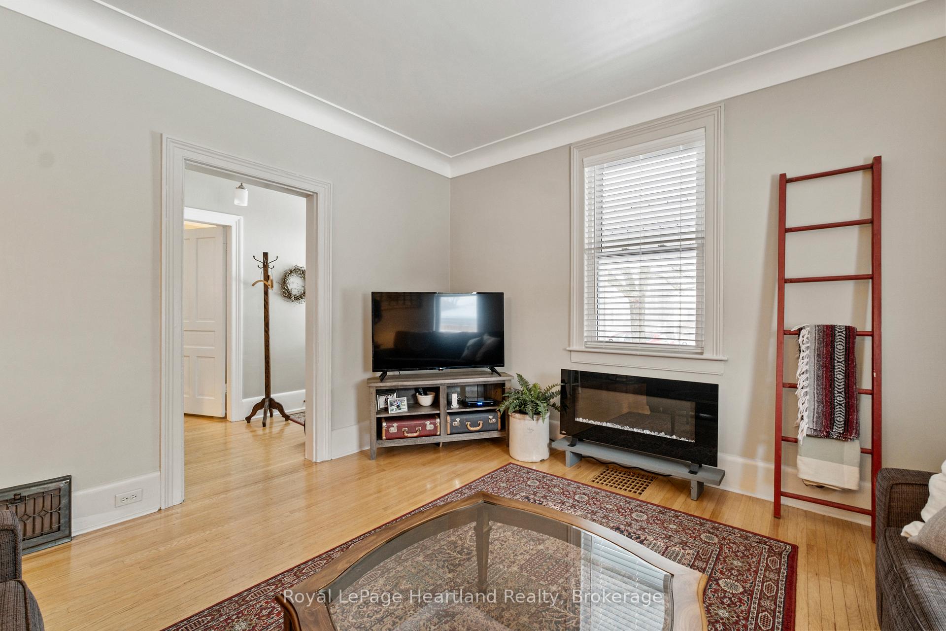 Photo 14 of 105 Quebec Street, Goderich, Goderich (Town) — HOMEH