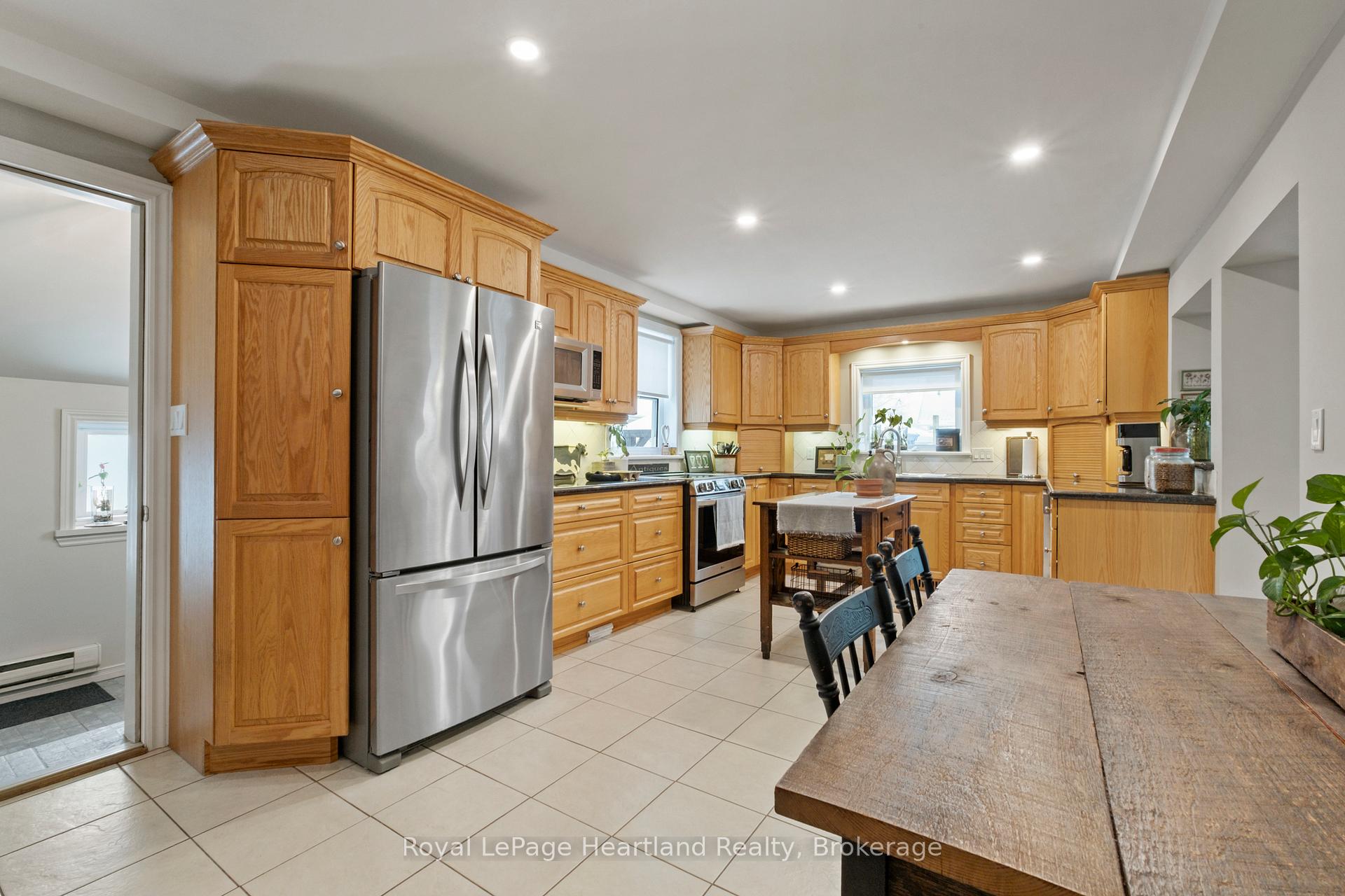 Photo 11 of 105 Quebec Street, Goderich, Goderich (Town) — HOMEH